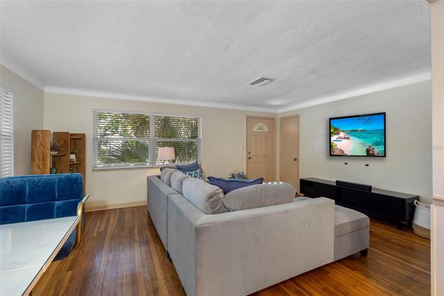 2201 PARK STREET N, St Petersburg, FL 33710