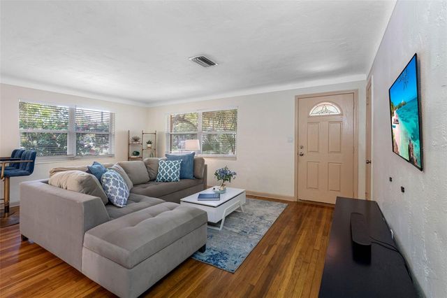 2201 PARK STREET N, St Petersburg, FL 33710