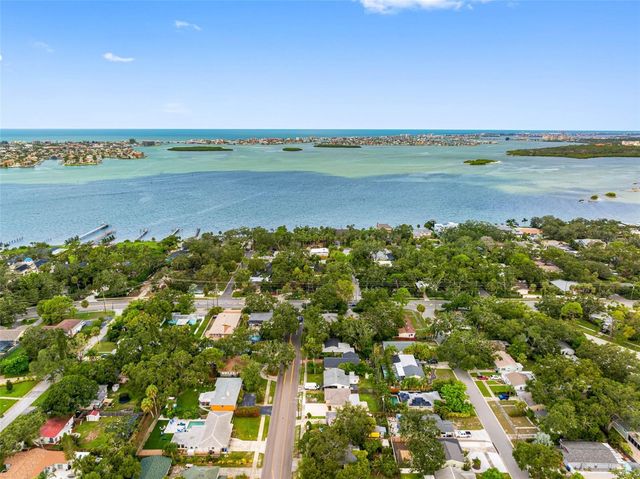 2201 PARK STREET N, St Petersburg, FL 33710