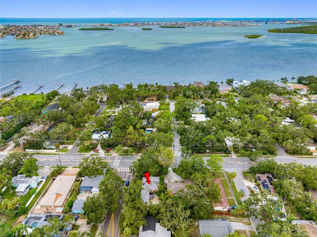 2201 PARK STREET N, St Petersburg, FL 33710