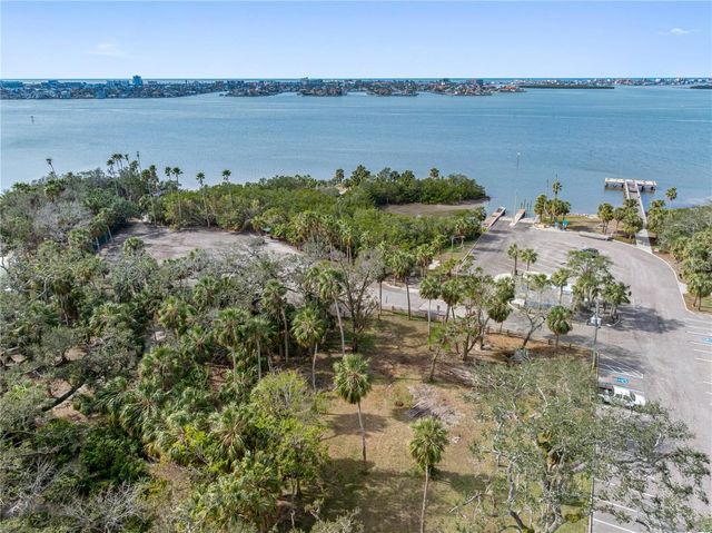 2201 PARK STREET N, St Petersburg, FL 33710