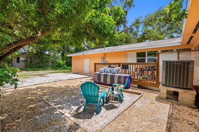 2201 PARK STREET N, St Petersburg, FL 33710