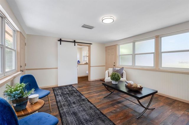 2201 PARK STREET N, St Petersburg, FL 33710