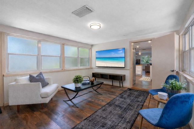 2201 PARK STREET N, St Petersburg, FL 33710