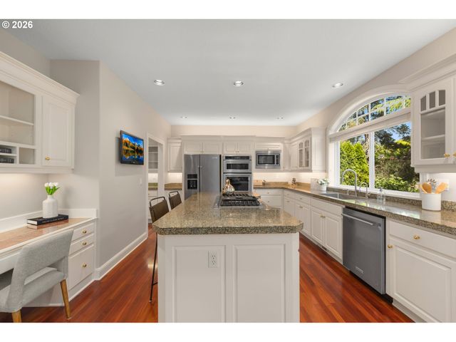 2358 Nw WOODROSE Dr, Portland, OR 97229