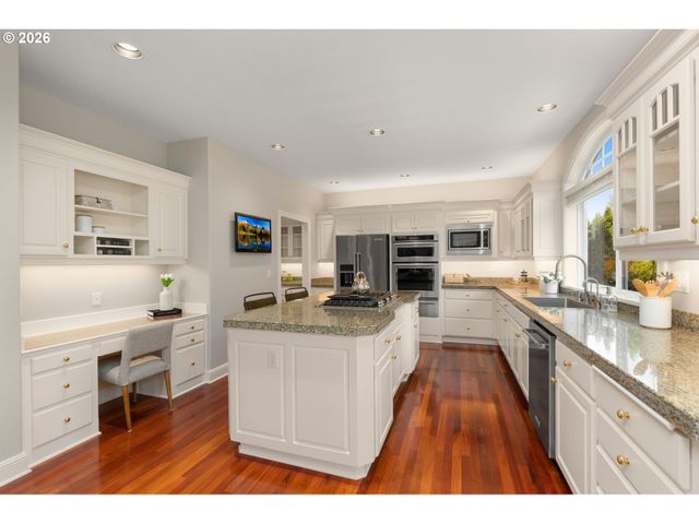 2358 Nw WOODROSE Dr, Portland, OR 97229
