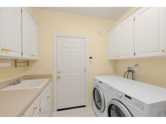 2358 Nw WOODROSE Dr, Portland, OR 97229
