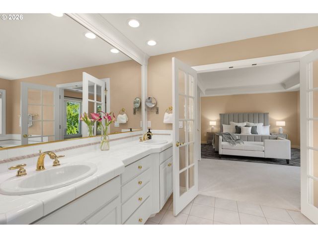2358 Nw WOODROSE Dr, Portland, OR 97229