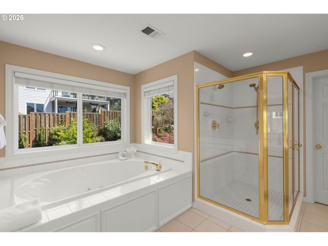 2358 Nw WOODROSE Dr, Portland, OR 97229