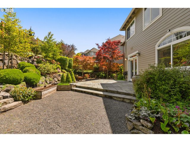 2358 Nw WOODROSE Dr, Portland, OR 97229