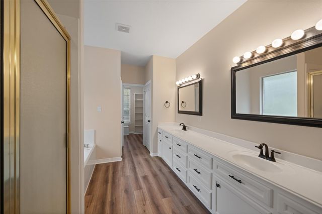 18451 Hills Lake Ct, Montgomery, TX 77316