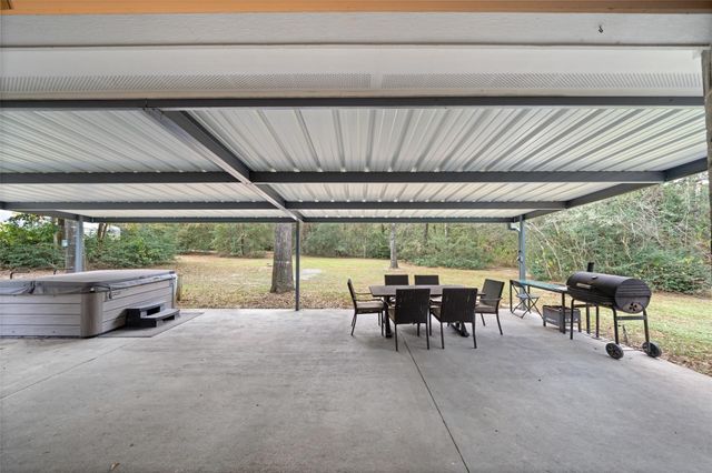 18451 Hills Lake Ct, Montgomery, TX 77316