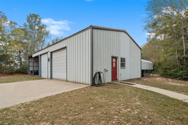 18451 Hills Lake Ct, Montgomery, TX 77316