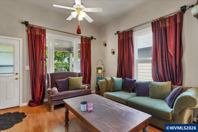 1005 S Water St, Silverton, OR 97381