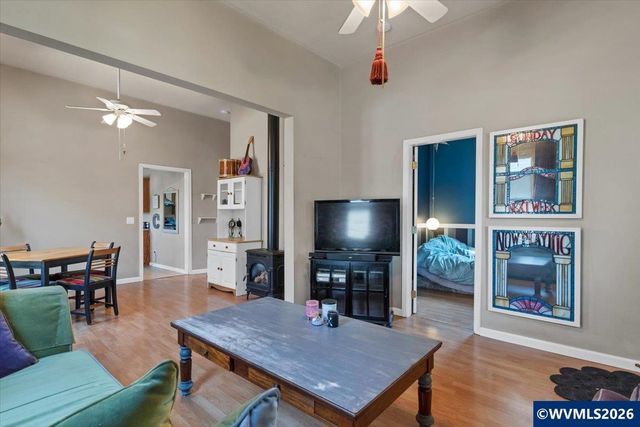 1005 S Water St, Silverton, OR 97381