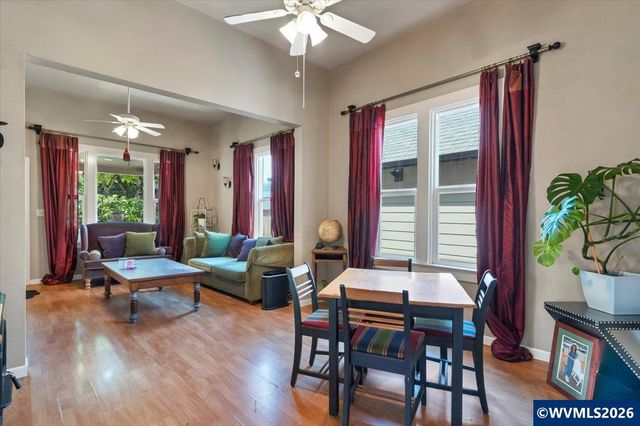 1005 S Water St, Silverton, OR 97381