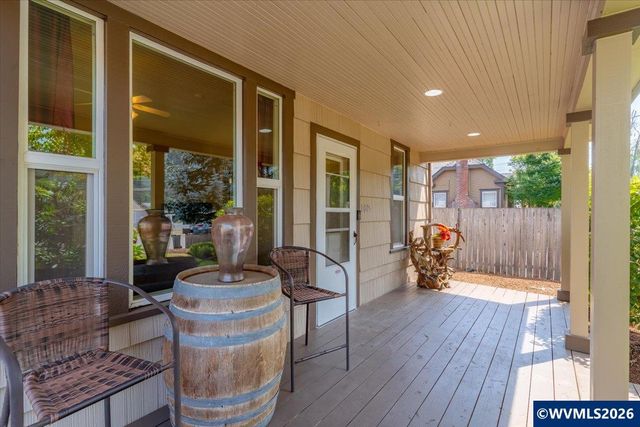 1005 S Water St, Silverton, OR 97381