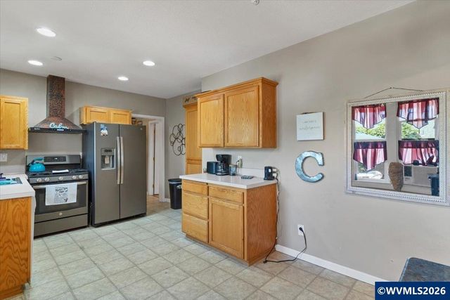 1005 S Water St, Silverton, OR 97381