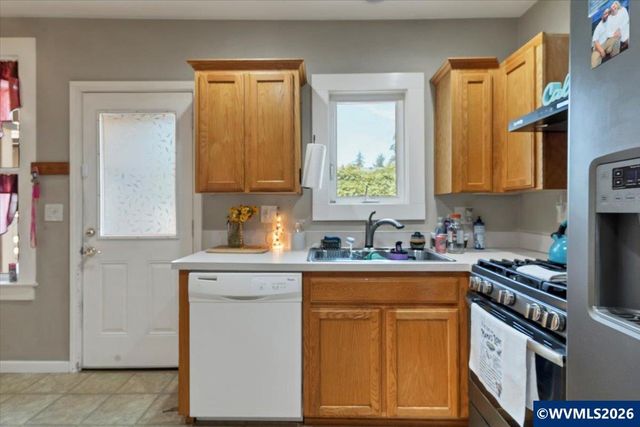 1005 S Water St, Silverton, OR 97381