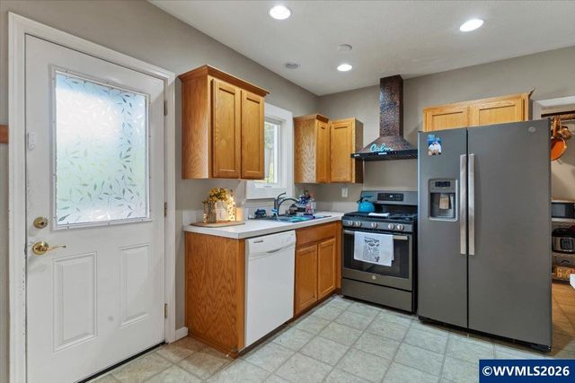1005 S Water St, Silverton, OR 97381