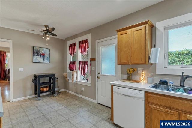 1005 S Water St, Silverton, OR 97381