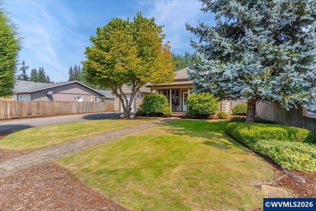 1005 S Water St, Silverton, OR 97381