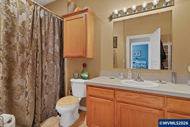 1005 S Water St, Silverton, OR 97381