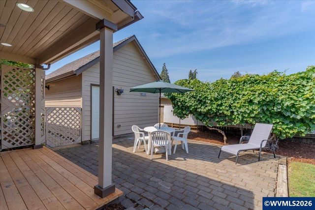 1005 S Water St, Silverton, OR 97381