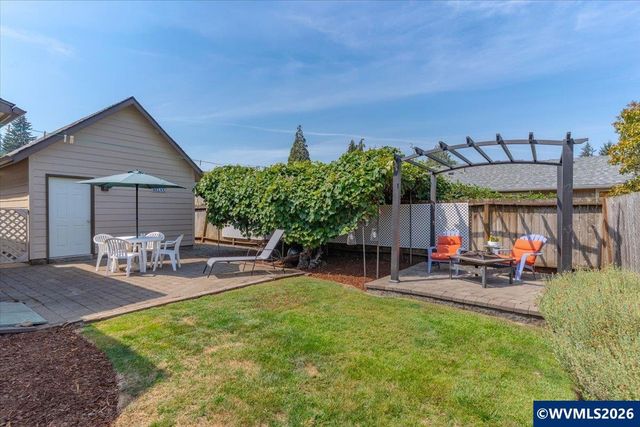 1005 S Water St, Silverton, OR 97381