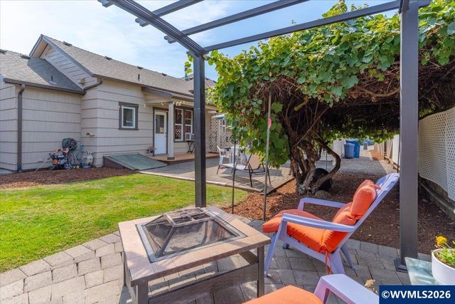 1005 S Water St, Silverton, OR 97381