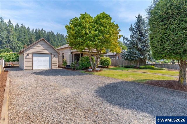 1005 S Water St, Silverton, OR 97381