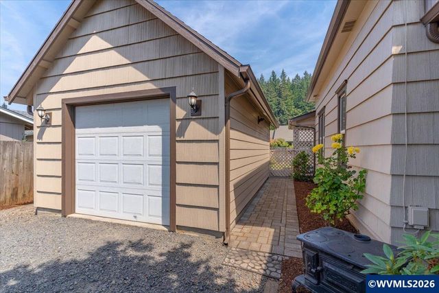 1005 S Water St, Silverton, OR 97381