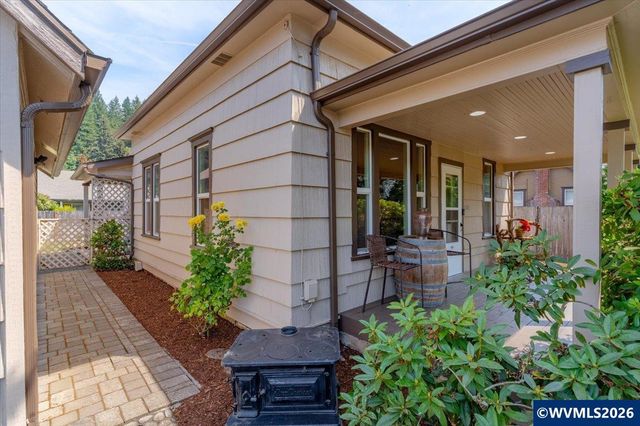1005 S Water St, Silverton, OR 97381