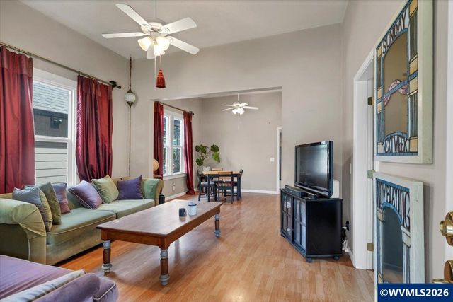 1005 S Water St, Silverton, OR 97381