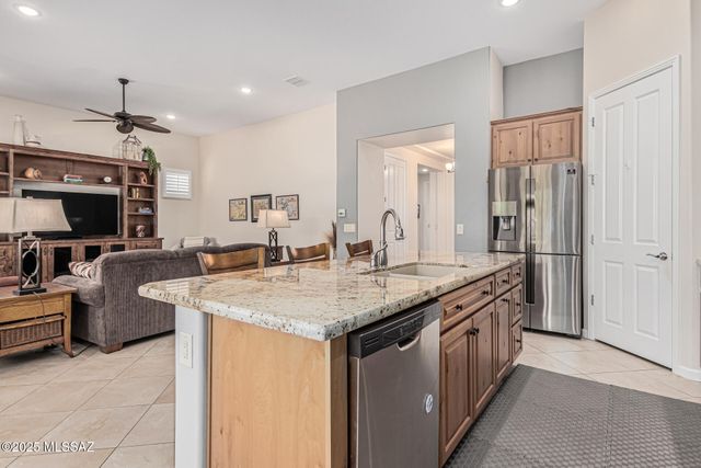 2551 E Canyon Crossing, Green Valley, AZ 85614