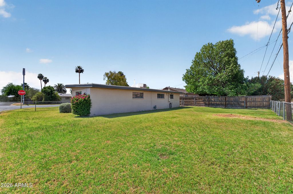 Image 3 of property listing at 1613 S FARMER Avenue, Tempe, AZ 85281