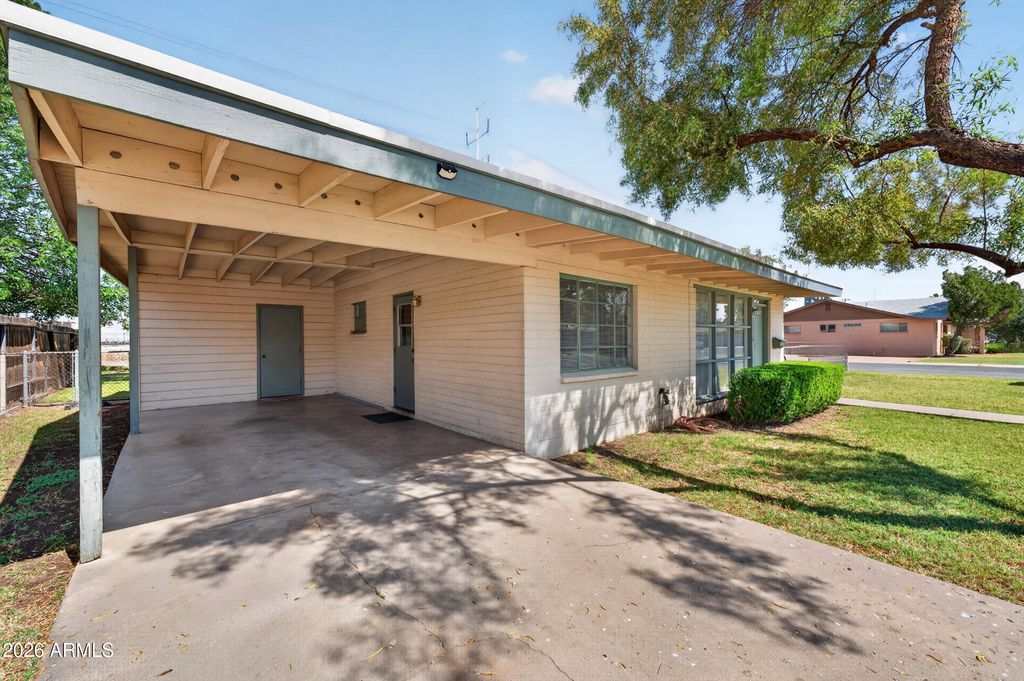 Image 4 of property listing at 1613 S FARMER Avenue, Tempe, AZ 85281