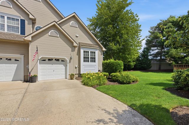 12 Courtyard Lane, Brielle, NJ 08730