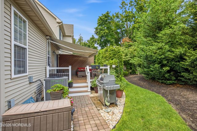 12 Courtyard Lane, Brielle, NJ 08730