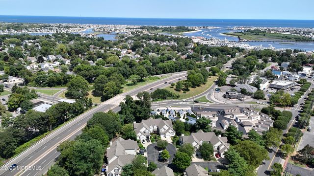 12 Courtyard Lane, Brielle, NJ 08730