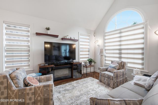 12 Courtyard Lane, Brielle, NJ 08730
