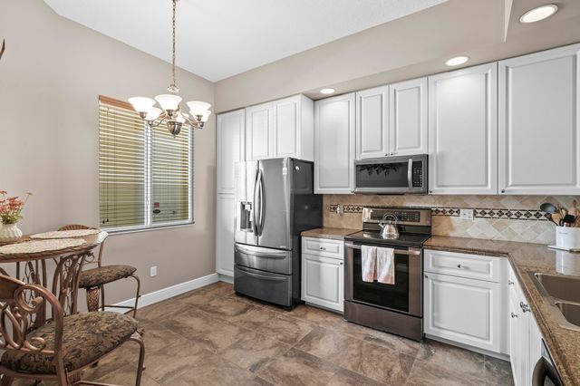 16 W Harbour Isle Dr Drive W 106, Fort Pierce, FL 34949