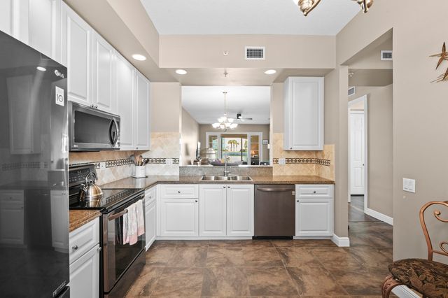 16 W Harbour Isle Dr Drive W 106, Fort Pierce, FL 34949