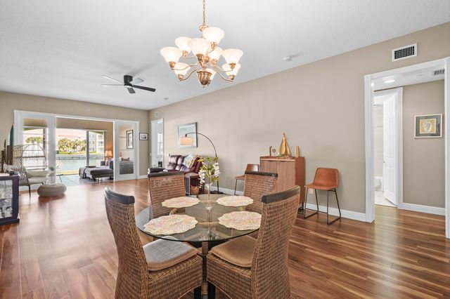 16 W Harbour Isle Dr Drive W 106, Fort Pierce, FL 34949