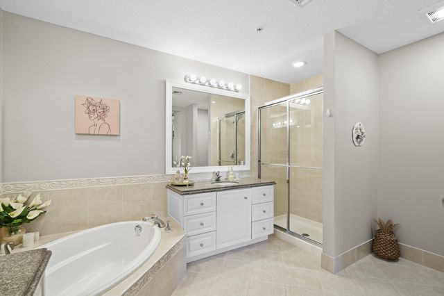 16 W Harbour Isle Dr Drive W 106, Fort Pierce, FL 34949