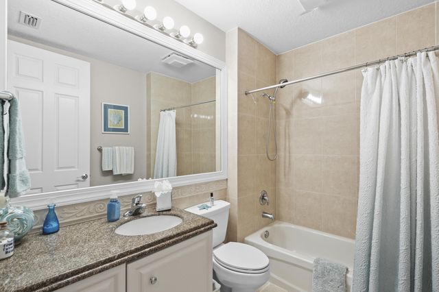 16 W Harbour Isle Dr Drive W 106, Fort Pierce, FL 34949