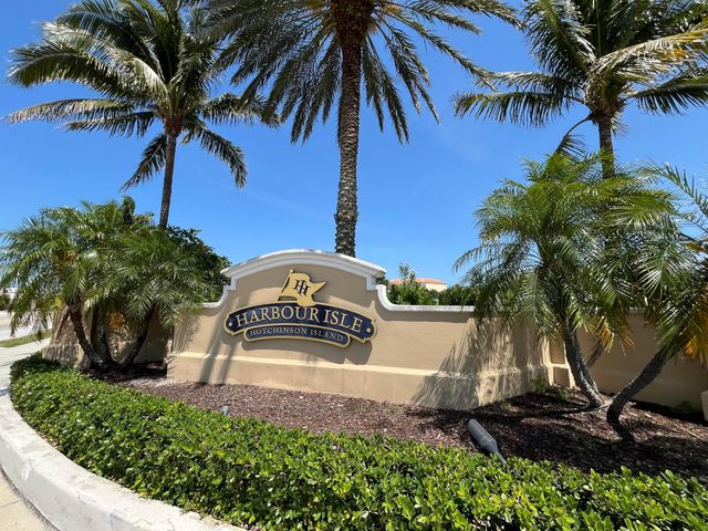 16 W Harbour Isle Dr Drive W 106, Fort Pierce, FL 34949