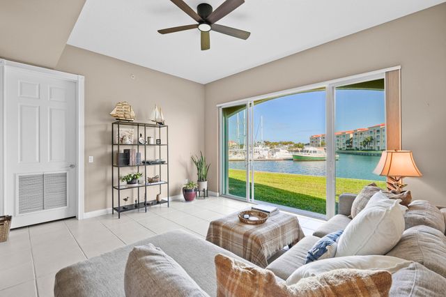 16 W Harbour Isle Dr Drive W 106, Fort Pierce, FL 34949