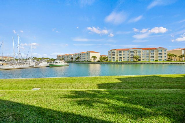 16 W Harbour Isle Dr Drive W 106, Fort Pierce, FL 34949