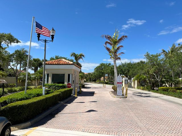 16 W Harbour Isle Dr Drive W 106, Fort Pierce, FL 34949